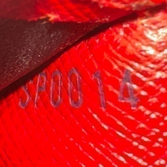 AUTHENTIC Louis Vuitton ID holder. Red. - Picture 15 of 16